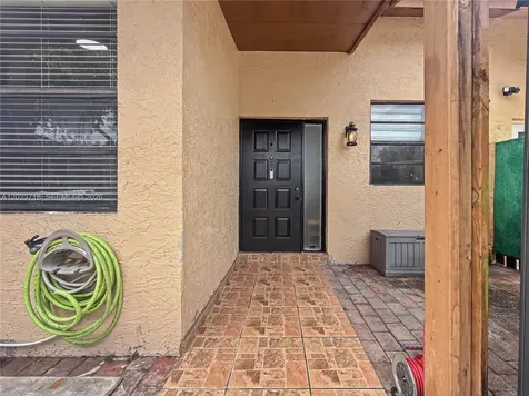 6704 NW 192nd Terrace Hialeah FL 33015