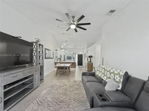 6704 NW 192nd Terrace Hialeah FL 33015