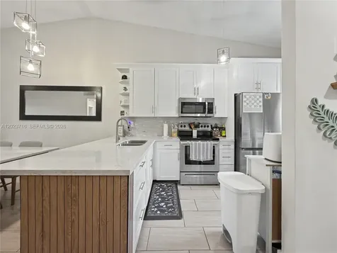 6704 NW 192nd Terrace Hialeah FL 33015