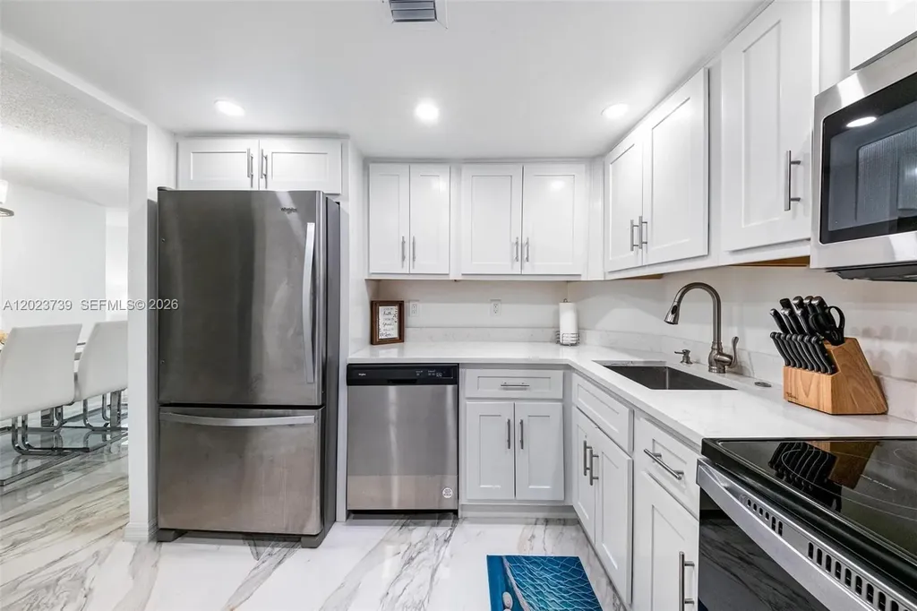 320 Seaview Court Other City - In The State Of Florida FL 34145