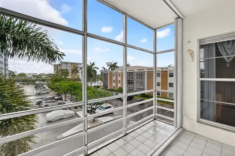 3040 NE 16th Avenue Oakland Park FL 33334