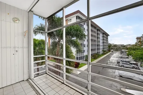 3040 NE 16th Avenue Oakland Park FL 33334