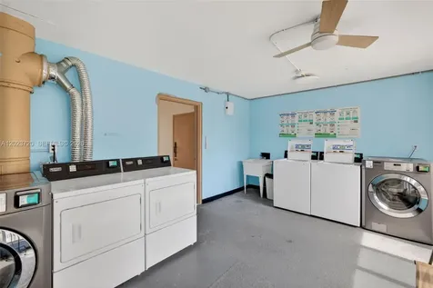 3040 NE 16th Avenue Oakland Park FL 33334