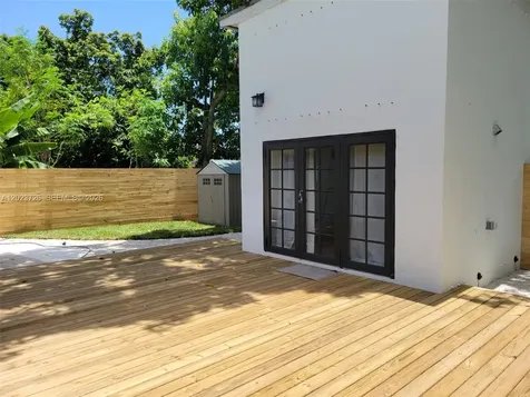 5866 SW 60th Street Miami FL 33143