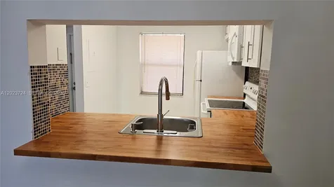 10005 Winding Lake Road Sunrise FL 33351