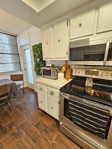 18061 Biscayne Boulevard Aventura FL 33160