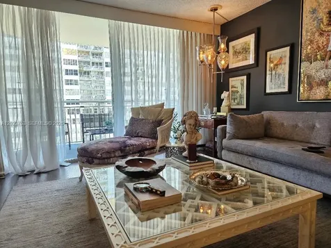 18061 Biscayne Boulevard Aventura FL 33160