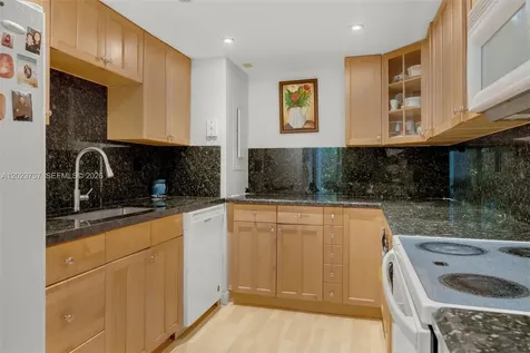 2000 Towerside Terrace Miami FL 33138