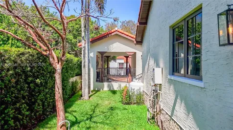 519 Alhambra Circle Coral Gables FL 33134