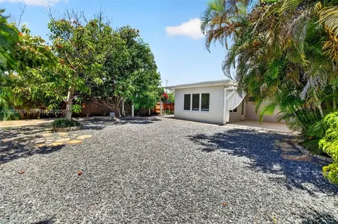 709 NW 9th Court Hallandale Beach FL 33009