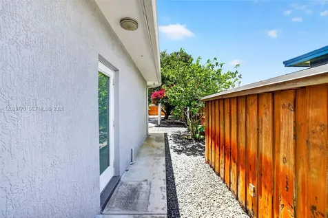 709 NW 9th Court Hallandale Beach FL 33009
