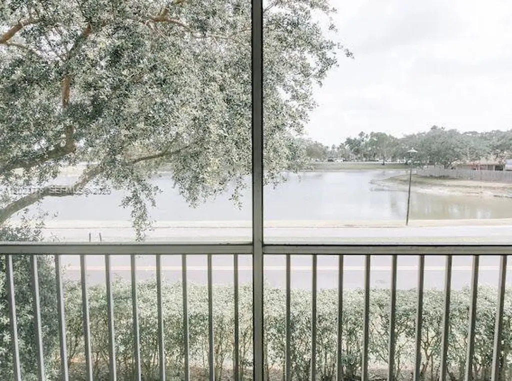 10245 Via Hibiscus Boca Raton FL 33428