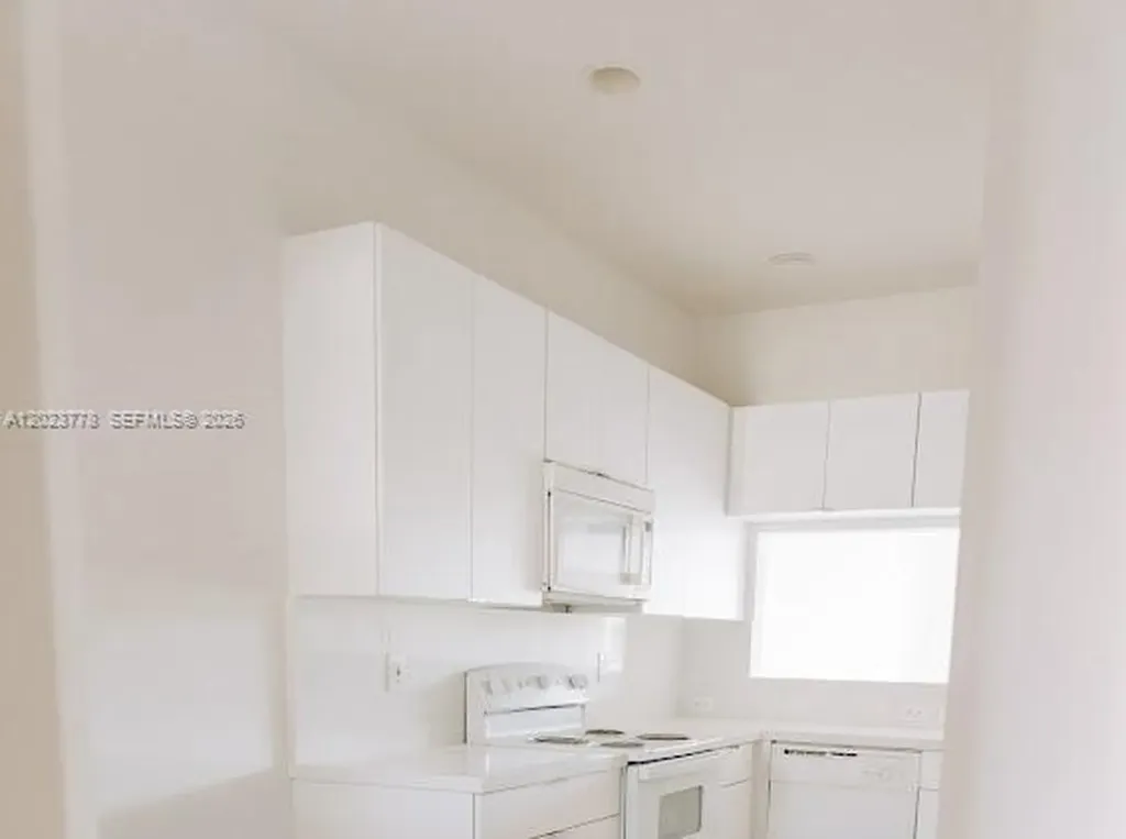 10245 Via Hibiscus Boca Raton FL 33428