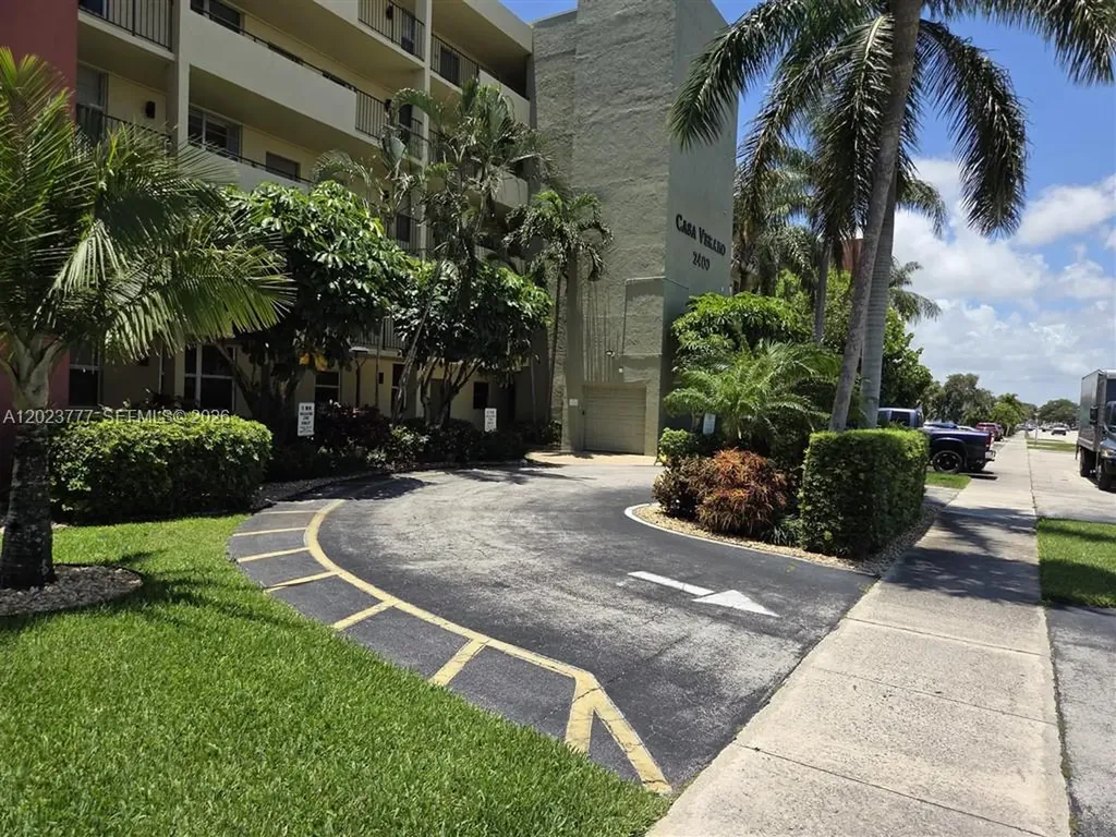 2400 NE 10th Street Pompano Beach FL 33062