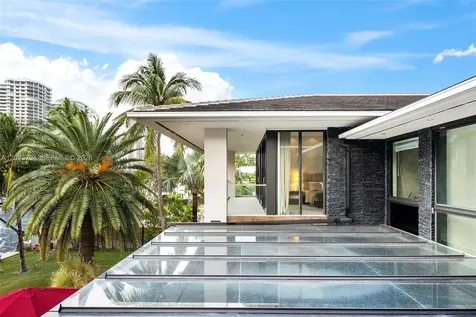 385 Centre Island Golden Beach FL 33160