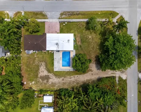 329 NW 13th Street Homestead FL 33030