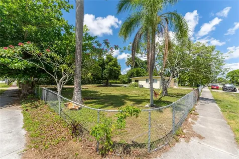329 NW 13th Street Homestead FL 33030