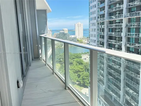 77 SE 5th Street Miami FL 33131