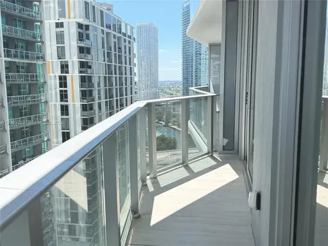 77 SE 5th Street Miami FL 33131
