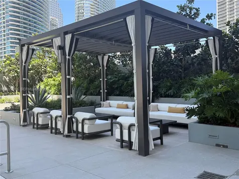 77 SE 5th Street Miami FL 33131