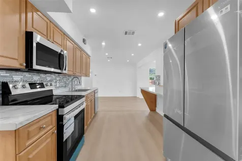7150 SW 10th Street Pembroke Pines FL 33023