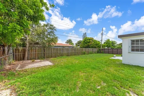 7150 SW 10th Street Pembroke Pines FL 33023