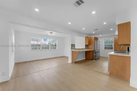 7150 SW 10th Street Pembroke Pines FL 33023