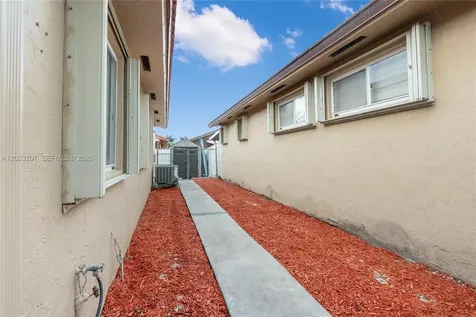 3254 W 78th Street Hialeah FL 33018