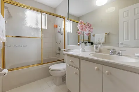 3254 W 78th Street Hialeah FL 33018