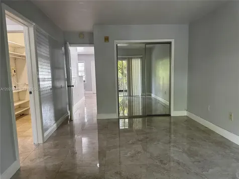 1860 Venice Park Drive North Miami FL 33181