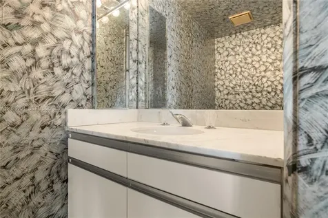 9 Island Avenue Miami Beach FL 33139