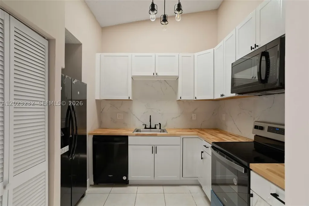 3633 NW 99th Terrace Sunrise FL 33351