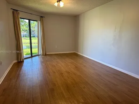 9934 Nob Hill Place Sunrise FL 33351