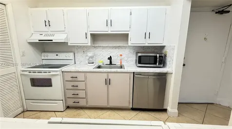 240 Lakeview Drive Weston FL 33326