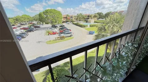 240 Lakeview Drive Weston FL 33326