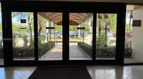 240 Lakeview Drive Weston FL 33326