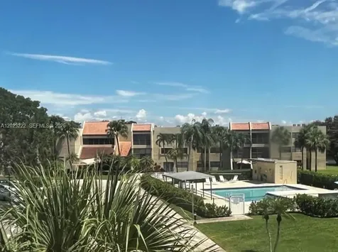 240 Lakeview Drive Weston FL 33326