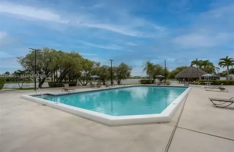 240 Lakeview Drive Weston FL 33326