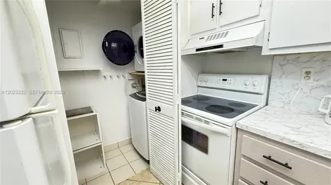 240 Lakeview Drive Weston FL 33326