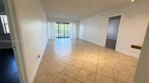 240 Lakeview Drive Weston FL 33326