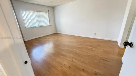 240 Lakeview Drive Weston FL 33326