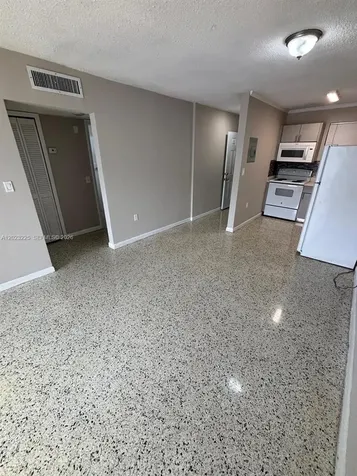 1047 SW 7th Street Miami FL 33130