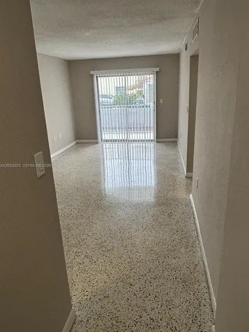1047 SW 7th Street Miami FL 33130