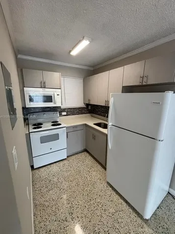 1047 SW 7th Street Miami FL 33130