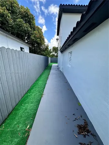 325 W 60th Street Hialeah FL 33012