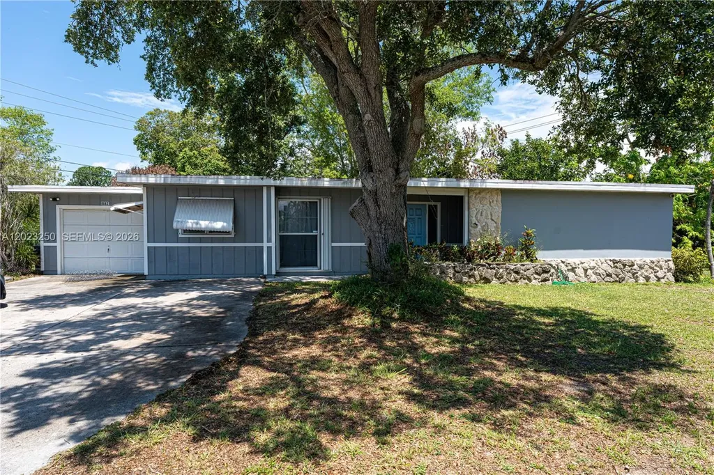 982 SW Airoso Boulevard Port St. Lucie FL 34983