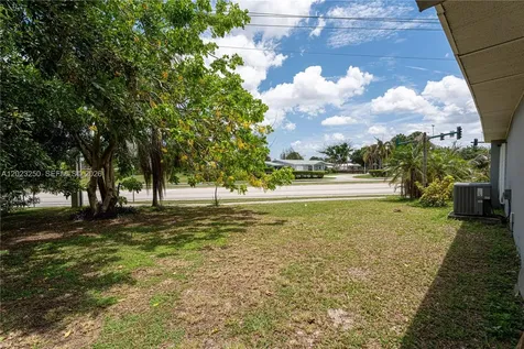 982 SW Airoso Boulevard Port St. Lucie FL 34983