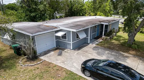 982 SW Airoso Boulevard Port St. Lucie FL 34983