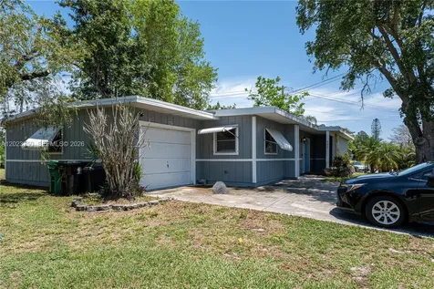 982 SW Airoso Boulevard Port St. Lucie FL 34983