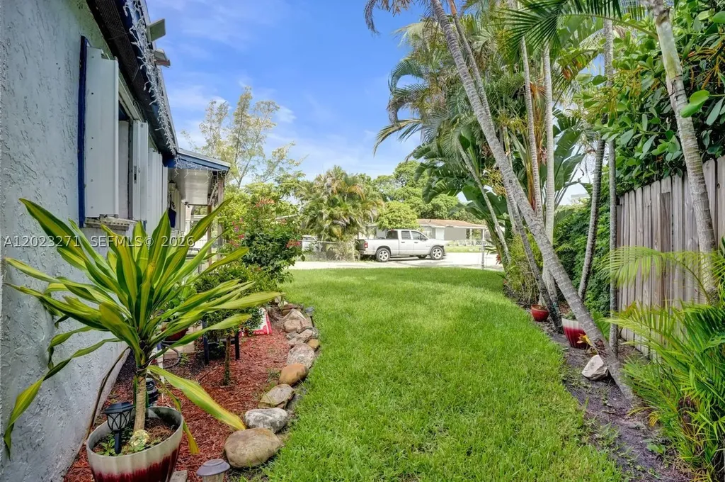 1020 NW 25th Avenue Fort Lauderdale FL 33311